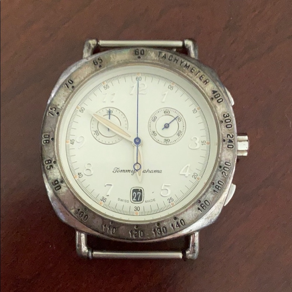 Tommy Bahama watchface. Needs battery.
